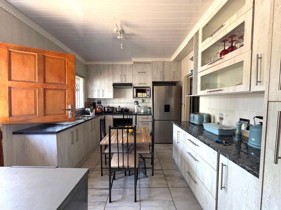 To Let 3 Bedroom Property for Rent in Doorn Free State